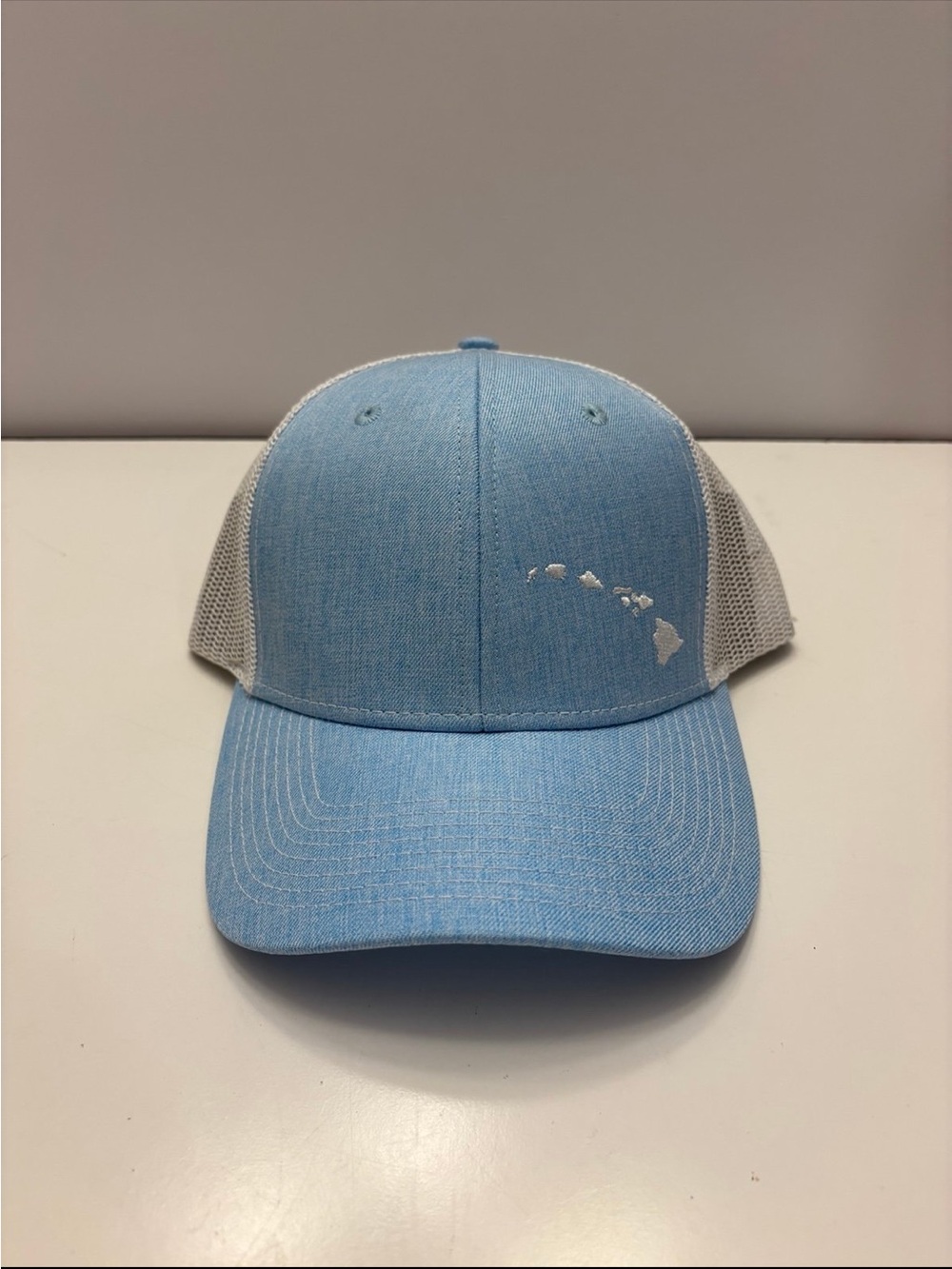 NWT Maui Hawaii SnapBack trucker cap